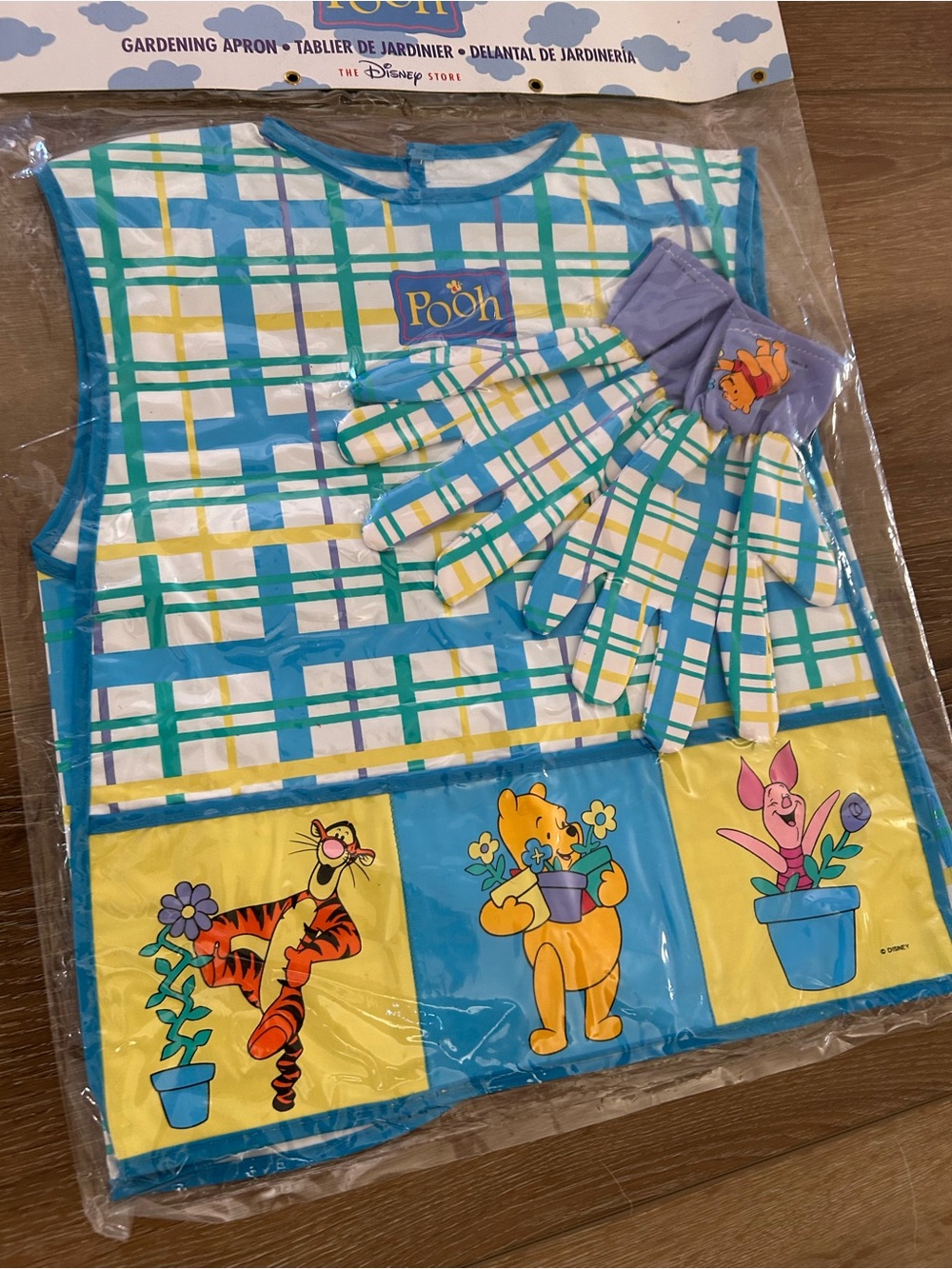 NEW Vintage Disney Winnie The Pooh Gardening Child’s Kid’s Vinyl Apron Gloves